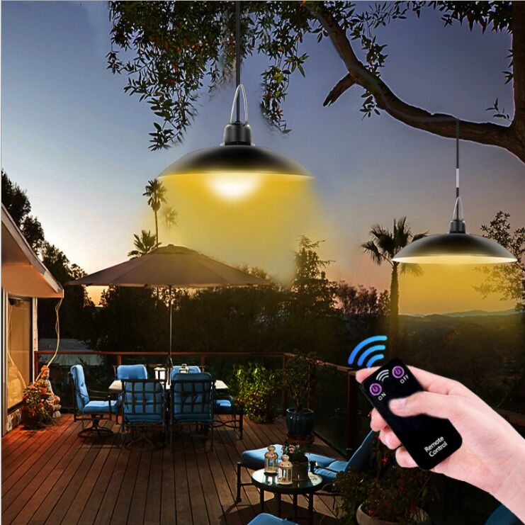 16 LEDs Double Head Solar Pendant Light Conçu pour l'extérieur à l'intérieur avec effet de contrôleur 0.90 Fournir une solution d'éclairage